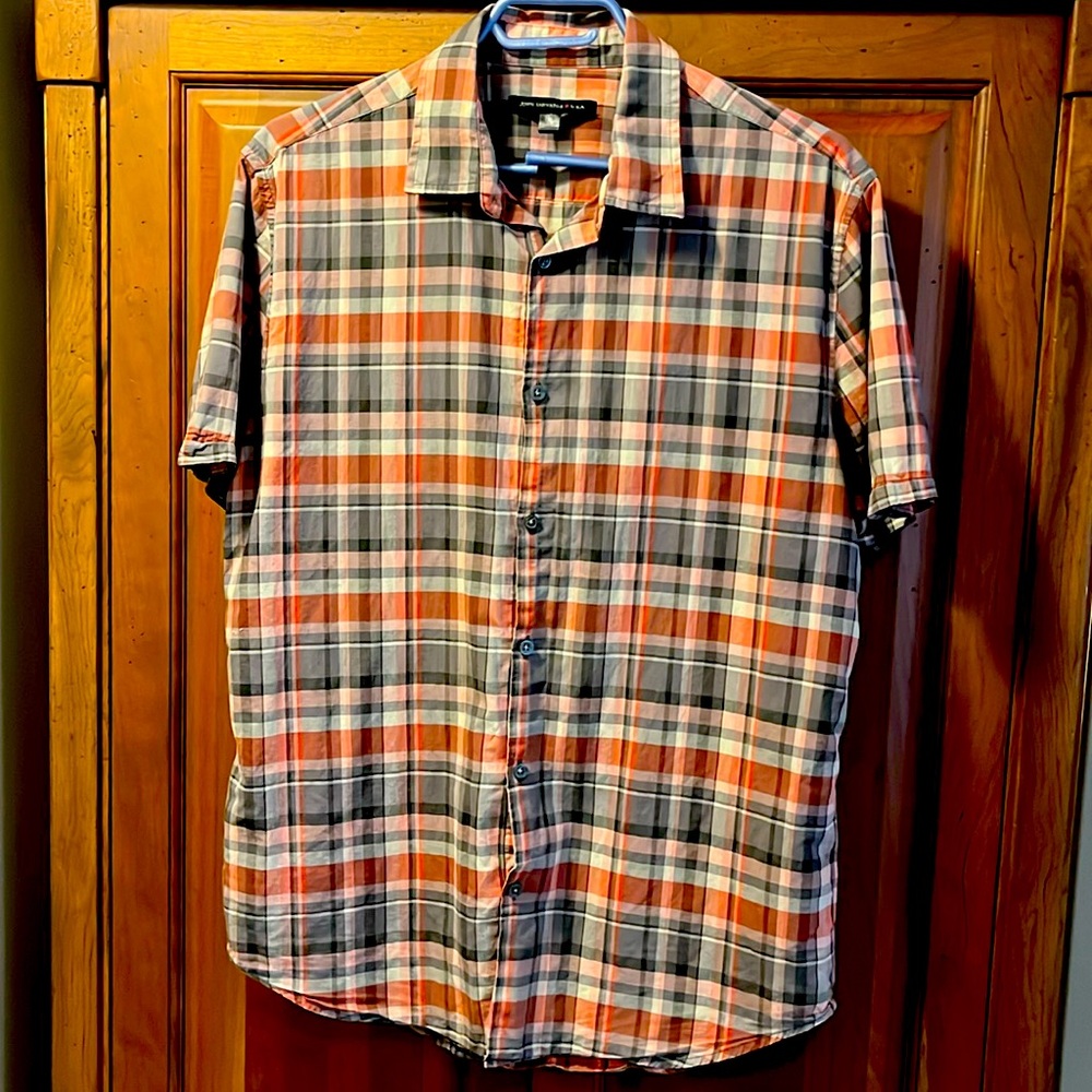 John Varvatos 🌟 USA short sleeve shirt in really nice pre owned condition